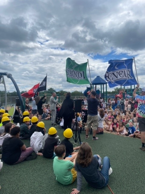https://media.guldmann.com/cdn/5FPGJdB/the-glen-lake-accessible-playground-project-7.jpg